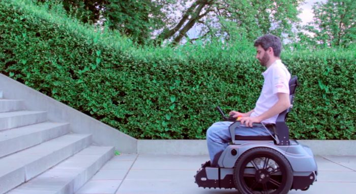 Video: Esta es «Scalevo», la silla de ruedas que sube escaleras