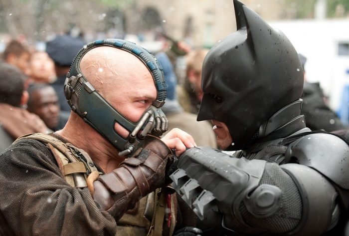 Analista usará la máscara del enemigo de Batman para ganar decatlón de Wall Street y dejar el rótulo de segundón