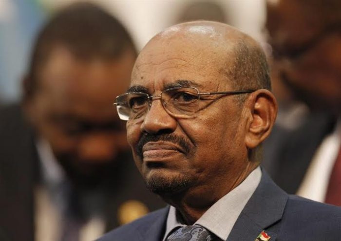 Procesado por la justicia internacional, Omar Al Bashir logra abandonar Sudáfrica