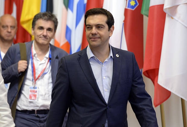 La eurozona alcanza un acuerdo con Grecia por unanimidad, pero impone medidas draconianas a los helenos