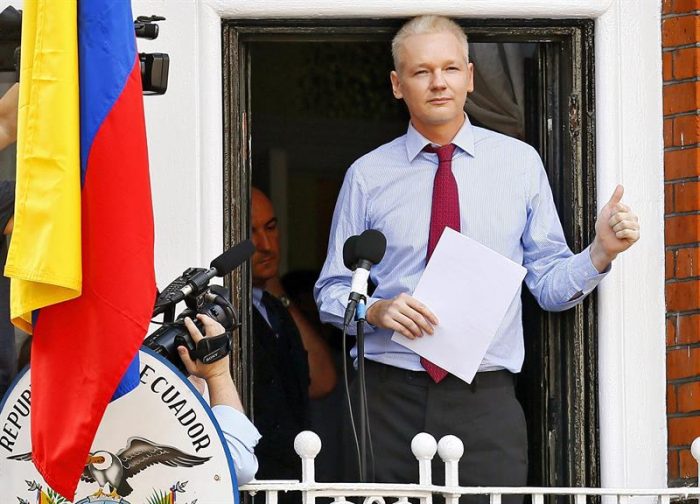 Francia niega asilo político a Julian Assange
