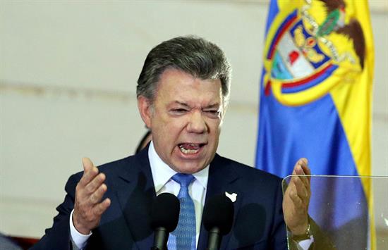 Presidente de Colombia suspende bombardeos a campamentos de las FARC