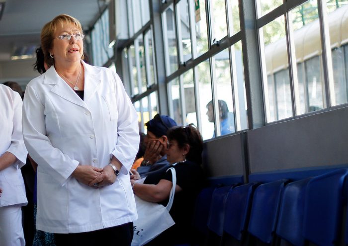 Carmen Gloria Quintana dice que Bachelet «arriesgó su carrera» como médico ,  para salvarle la vida