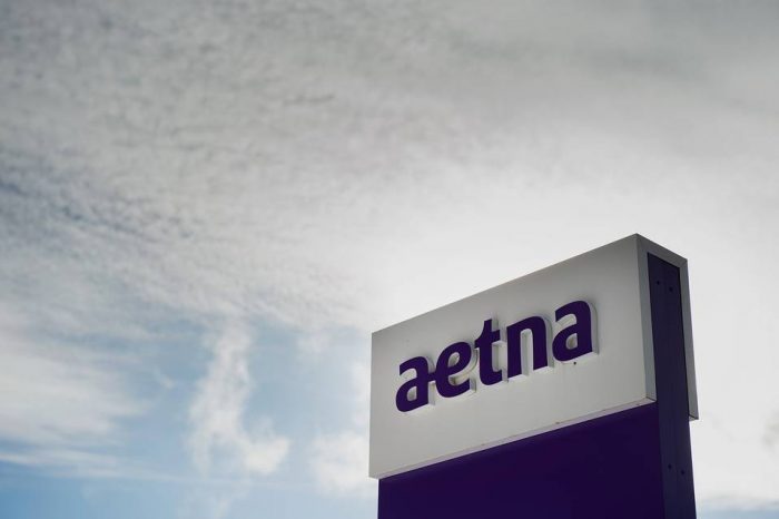 Aetna compra compañía de seguros médicos rival Humana por US$37 mil millones