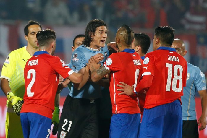 Edinson Cavani fue castigado por su expulsión ante la Roja