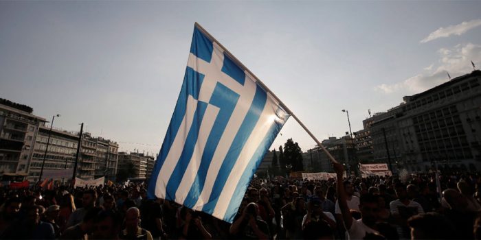 Tsipras pide respetar proceso democrático mientras Grecia ya se divide por referndo
