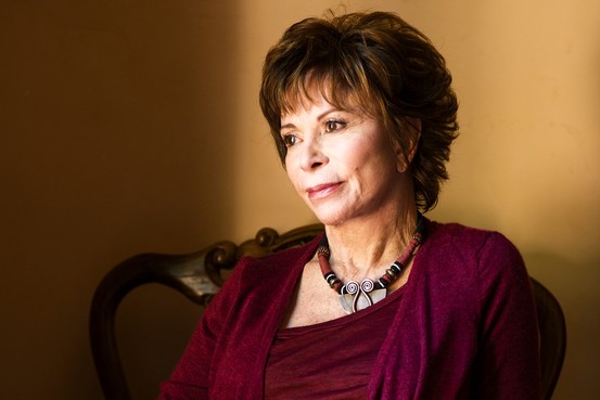 Escritora Isabel Allende: «Comer de repente un bizcocho de marihuana para hacer el amor es fantástico»