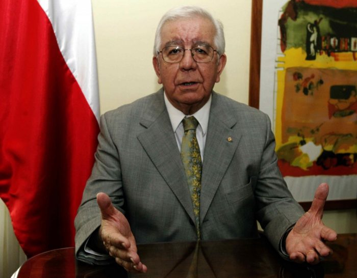 Diputados piden salida de embajador en Paraguay por nexos con SQM