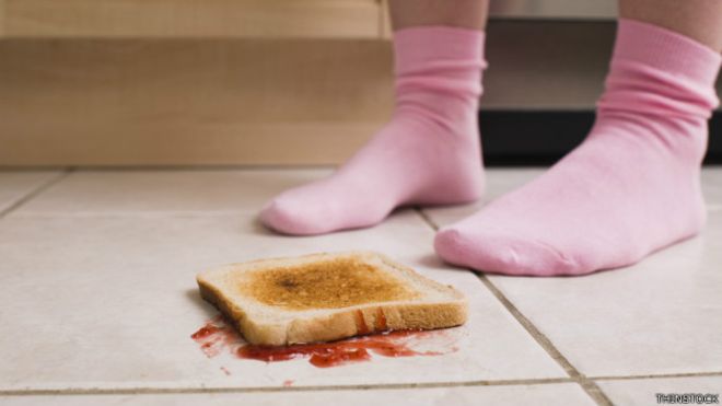 ¿Es seguro comer algo que cayó al suelo si se recoge en menos de cinco segundos?