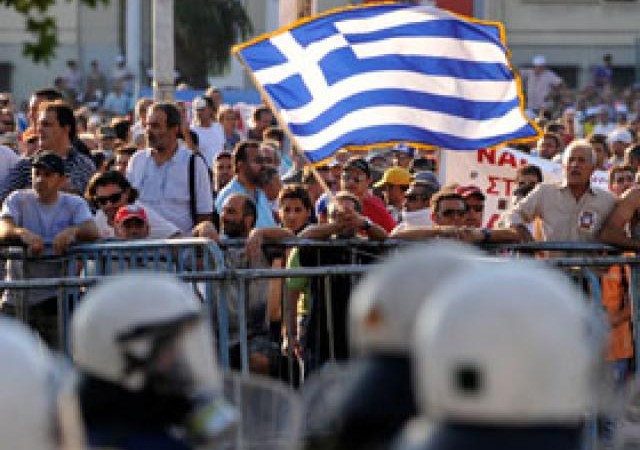 A un día del referéndum en Grecia, continúa la presión europea por el «sí»