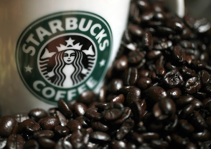 Starbucks se permite cobrar una fortuna por granos baratos
