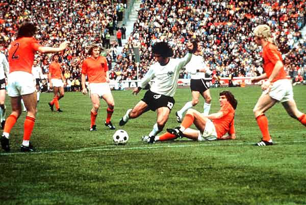 Efemérides: Alemania hace lo imposible y derrota a la «Naranja Mecánica» (videos)