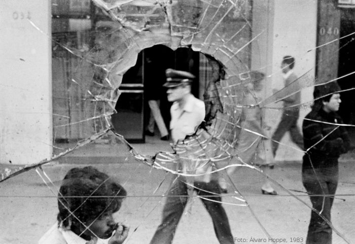 Exposición en el GAM retrata la violencia cotidiana durante la dictadura de Pinochet