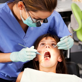 Dentistas acusan “postergación de la salud bucal pública” en negociación Minsal-Colegio Médico