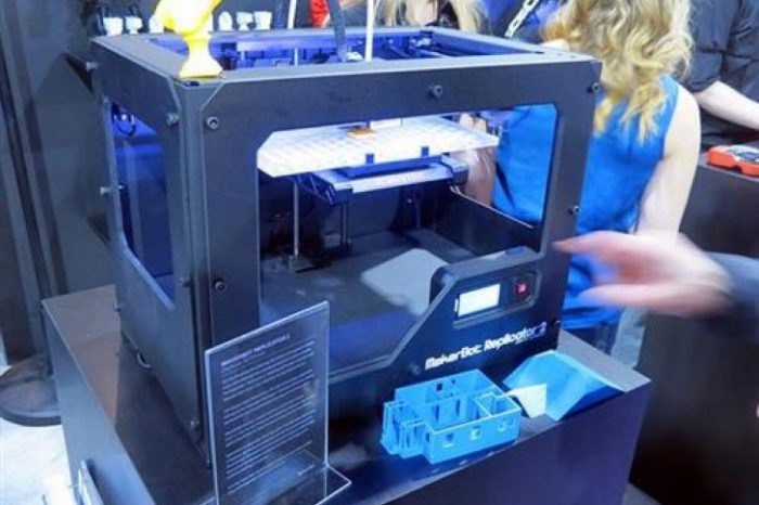 Médicos chinos implantan esternón hecho con impresora 3D