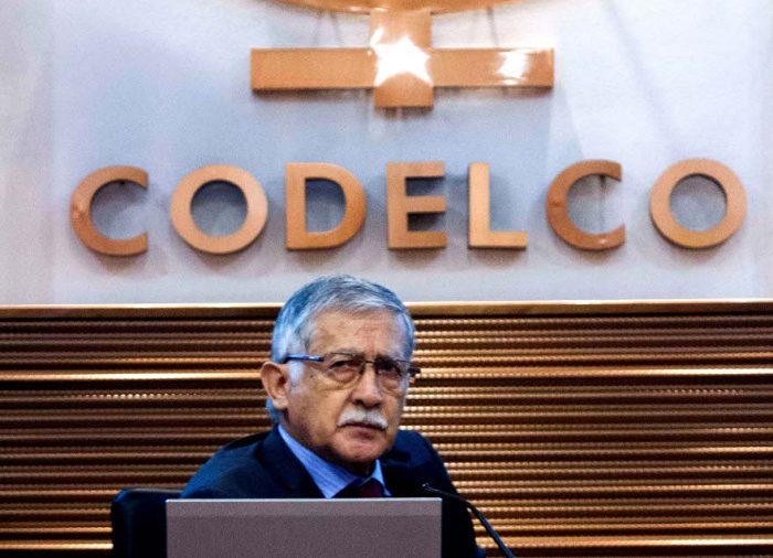 Codelco toma medidas drásticas ante desplome del precio del cobre y fuerte baja en utilidades