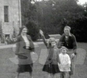 Polémica por el saludo nazi de Isabel II cuando era pequeña