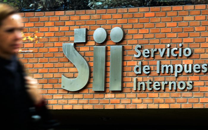Funcionarios del SII critican la conducción del director frente a los delitos tributarios asociados a la política