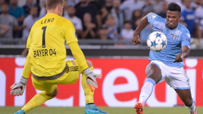 Sin Charles Aránguiz, el Leverkusen cayó ante la Lazio
