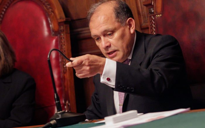 Manuel Valderrama es nombrado ministro de la Corte Suprema y comienza su gestión enfrentado con los Fiscales