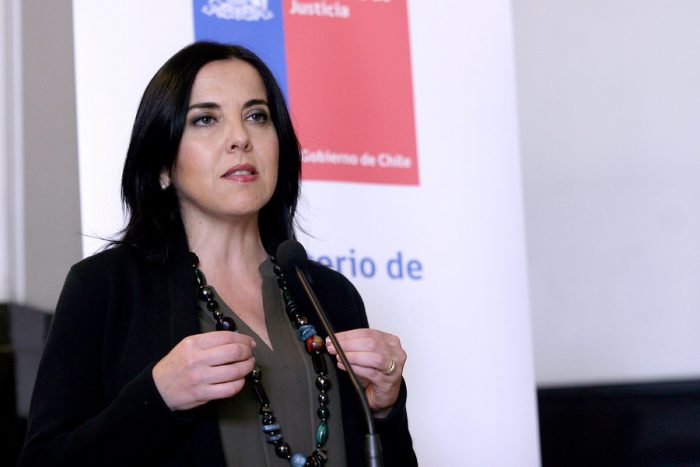 Una ex ministra y familiares de políticos compiten para quedarse con el millonario puesto de Conservador de Bienes Raíces