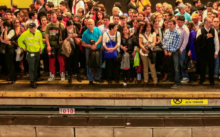 Usuario es multado por tomar fotos al colapso del Metro