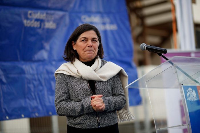 PDI investiga a paisajista que se hizo pasar por la Ministra de Vivienda para pedir trabajo