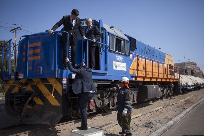 25 de Agosto del 2015/ARICA Heraldo Muñoz, visito trabajos ferroviarios en el sector del puerto de Arica, donde se subió al tren Arica la Paz. FOTO: FELIPE MUENA/AGENCIAUNO
