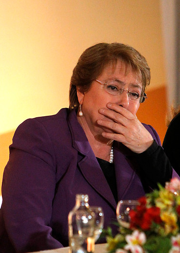 Cadem: aprobación de Bachelet cierra el mes de agosto a la baja con un 24%