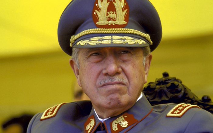 Barómetro CERC-MORI: uno de cada cinco chilenos tienen una buena opinión de Pinochet y justifica el golpe de Estado