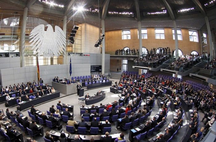 Parlamento alemán aprueba con una amplia mayoría el tercer rescate a Grecia