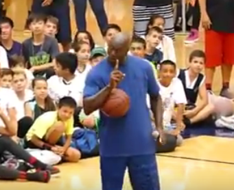 [Video] Este niño deja impresionado a Michael Jordan