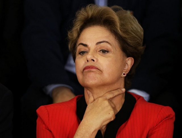 Brasil: Cardoso sugiere a Rousseff que renuncie o admita sus errores