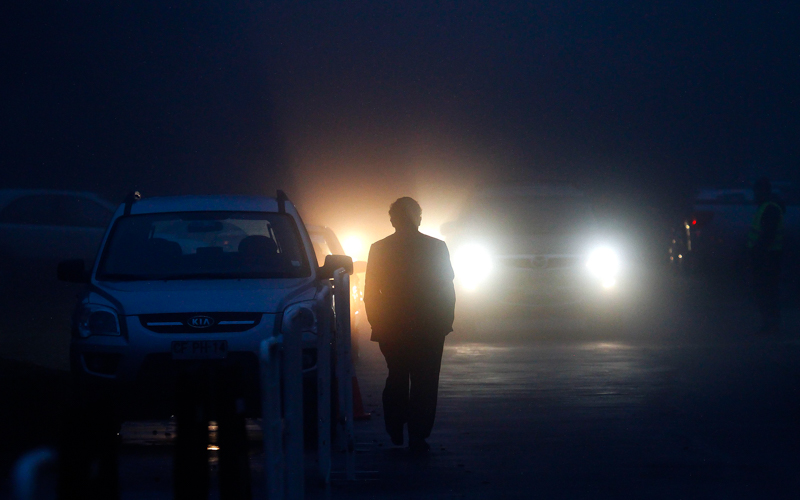 13 de agosto del 2015/SANTIAGO Con una denza neblina amaneció hoy en la capital, donde la Dirección Meteorológica de Chile pronostico lluvias para la capital. FOTO: JAVIER SALVO/AGENCIAUNO
