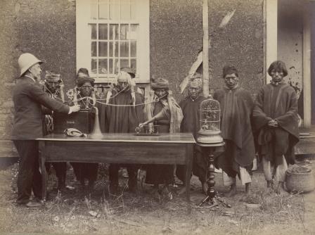 Museo francés presenta por primera vez en Chile archivo fotográfico de mapuches en Siglo XIX