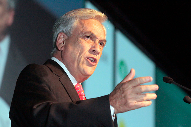 Piñera sale en defensa de su mano derecha formalizado en caso Penta