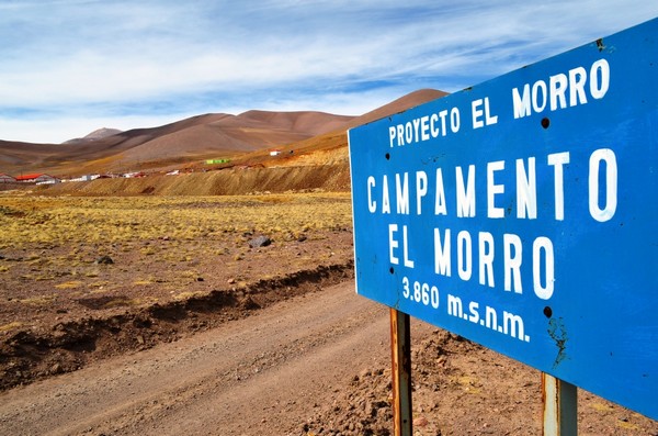 Fusionar proyectos mineros Relincho y El Morro es parte de estrategia de la industria para superar desplome de precios de materias primas