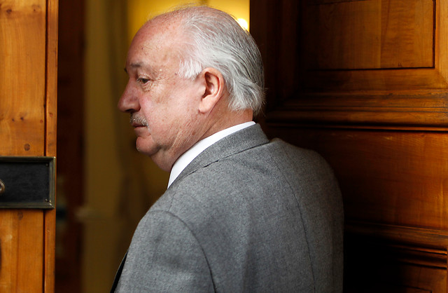 Teillier solicita vía oficio degradación del Mamo Contreras a ministro de Justicia