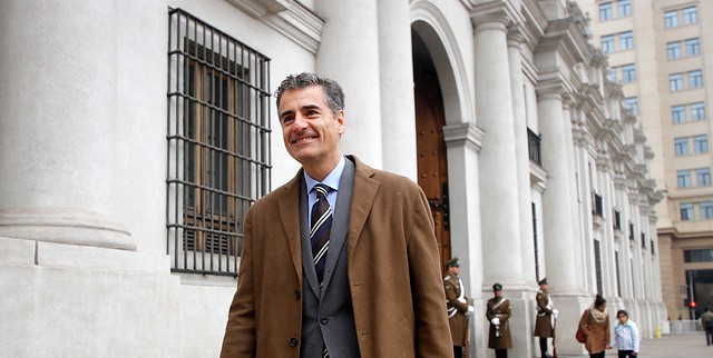 Velasco emplaza a La Moneda a admitir que durante este gobierno no habrá un cambio a la Constitución