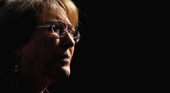 Encuesta Cadem: «cónclave» de la Nueva Mayoría no evita que aprobación de Bachelet siga en caída libre
