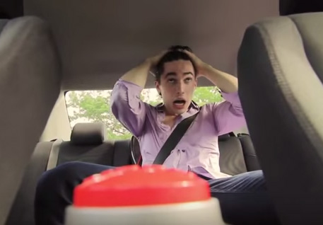 [Video] ¿Dejarías a tu hijo dentro de un auto durante unos minutos? Piénsalo mejor…