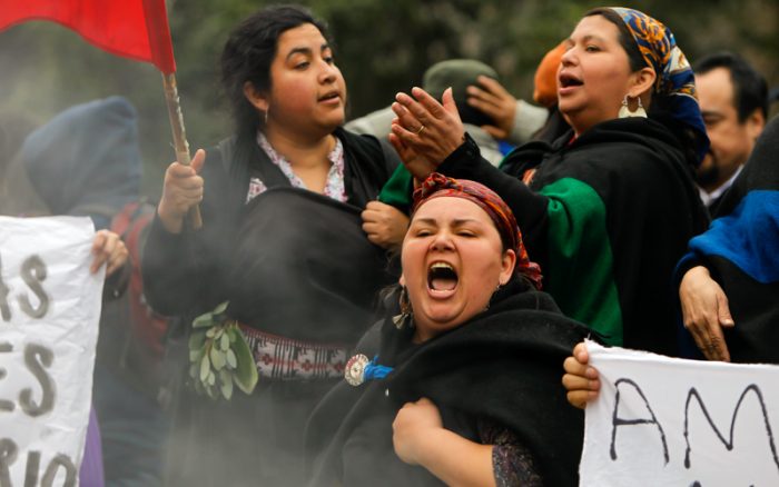 [Fotos] El choque de las manifestaciones camioneras y mapuches