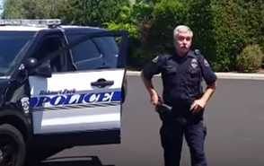 [Video] Prepotencia policial: Así actúa un policía en Estados Unidos cuando ve que lo están grabando