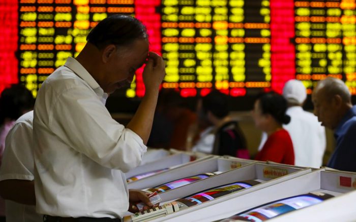 Peores cifras de la industria china en 6 años llenan de incertidumbre a los mercados