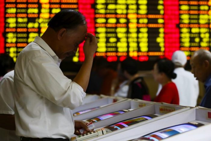 Bolsa china cayó 8,5% arrastrando al resto de los mercados globales
