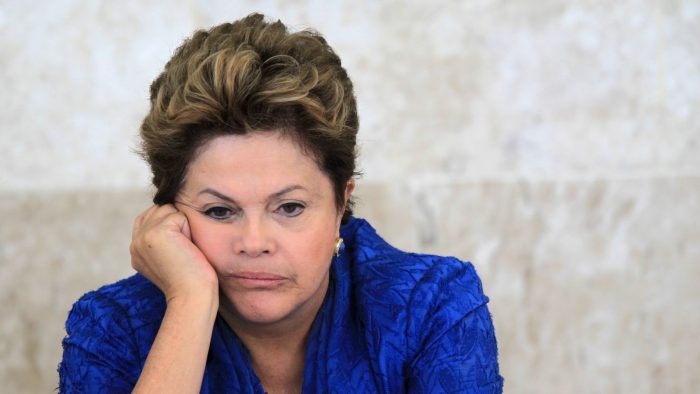 La justicia notifica a Rousseff sobre acción que le puede costar el mandato