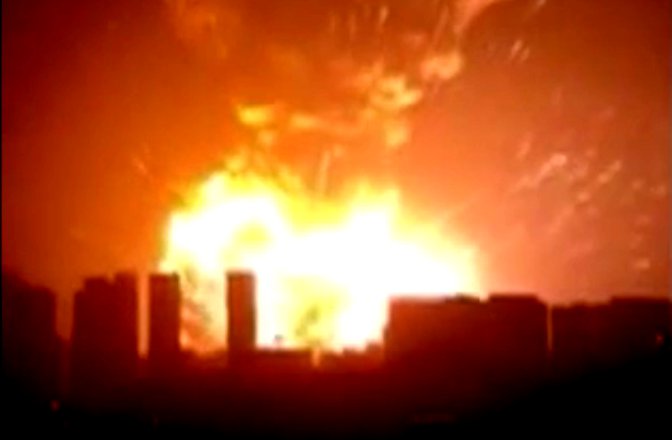 Fuerte explosión sacude la ciudad portuaria china de Tianjin