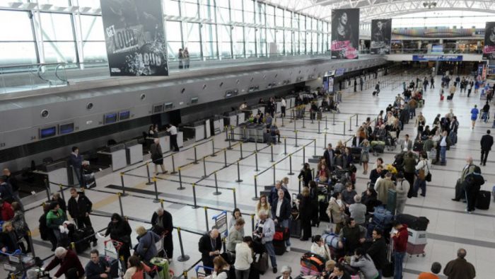 Chilena es detenida en aeropuerto argentino por portar una granada