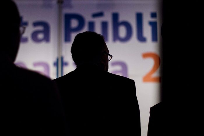 Twitter en llamas tras decisión de Bachelet de remover a Huenchumilla