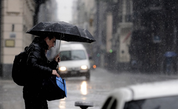 Dirección Meteorológica pronostica lluvia en la Región Metropolitana para este lunes
